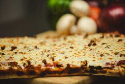 La Bella Pizza Hillside