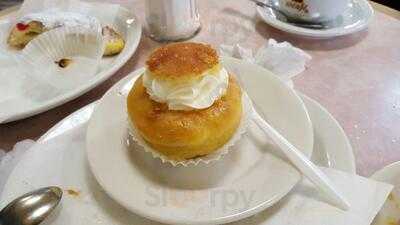 Alvaro's Pastry Shop And Deli