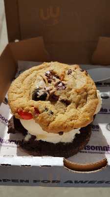 Insomnia Cookies