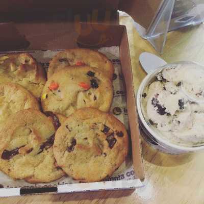 Insomnia Cookies