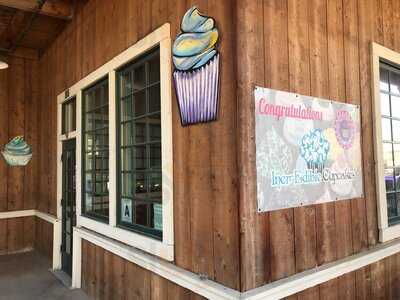 Incr-edible Cupcakes