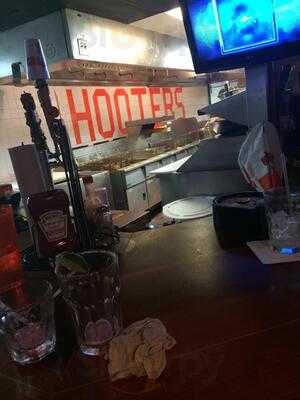 Hooters