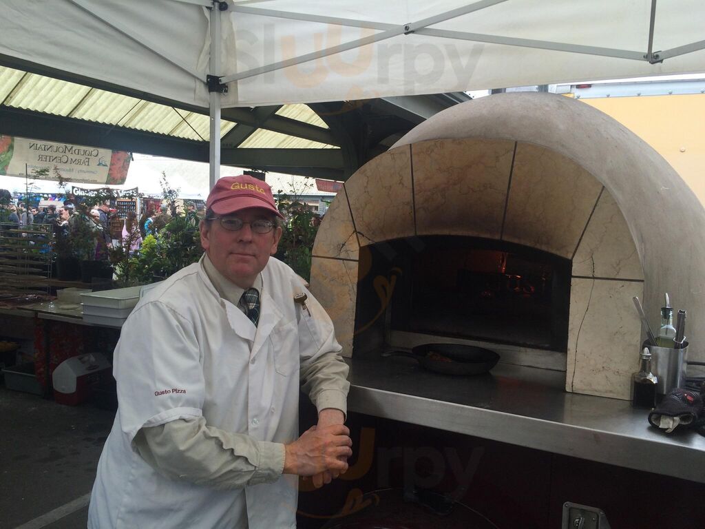 Gusto Wood Fired Pizza