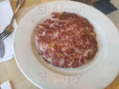 Sarah's Market And Cafe