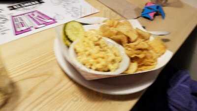 Elsmere Bbq & Wood Grill