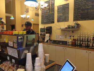 Momo Lolo Coffee House