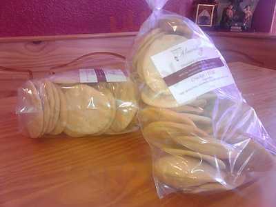 Los Almendros Bakery