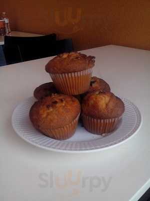 Los Almendros Bakery