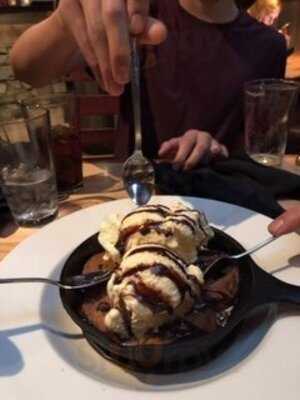 Mackenzie River Pizza, Grill & Pub