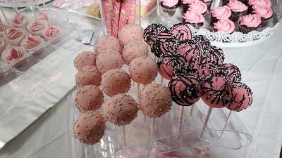 Specialty Cakes & Desserts