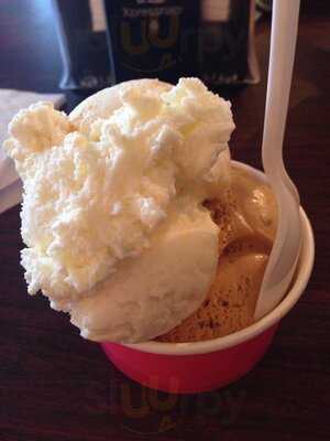 Inside Scoop Creamery