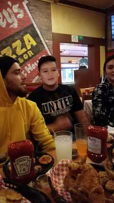 Shakey's Pizza Parlor