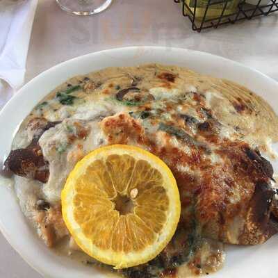 Le Petit Cafe Bakery