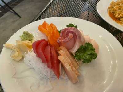 Nana Noodles & Sushi Bar