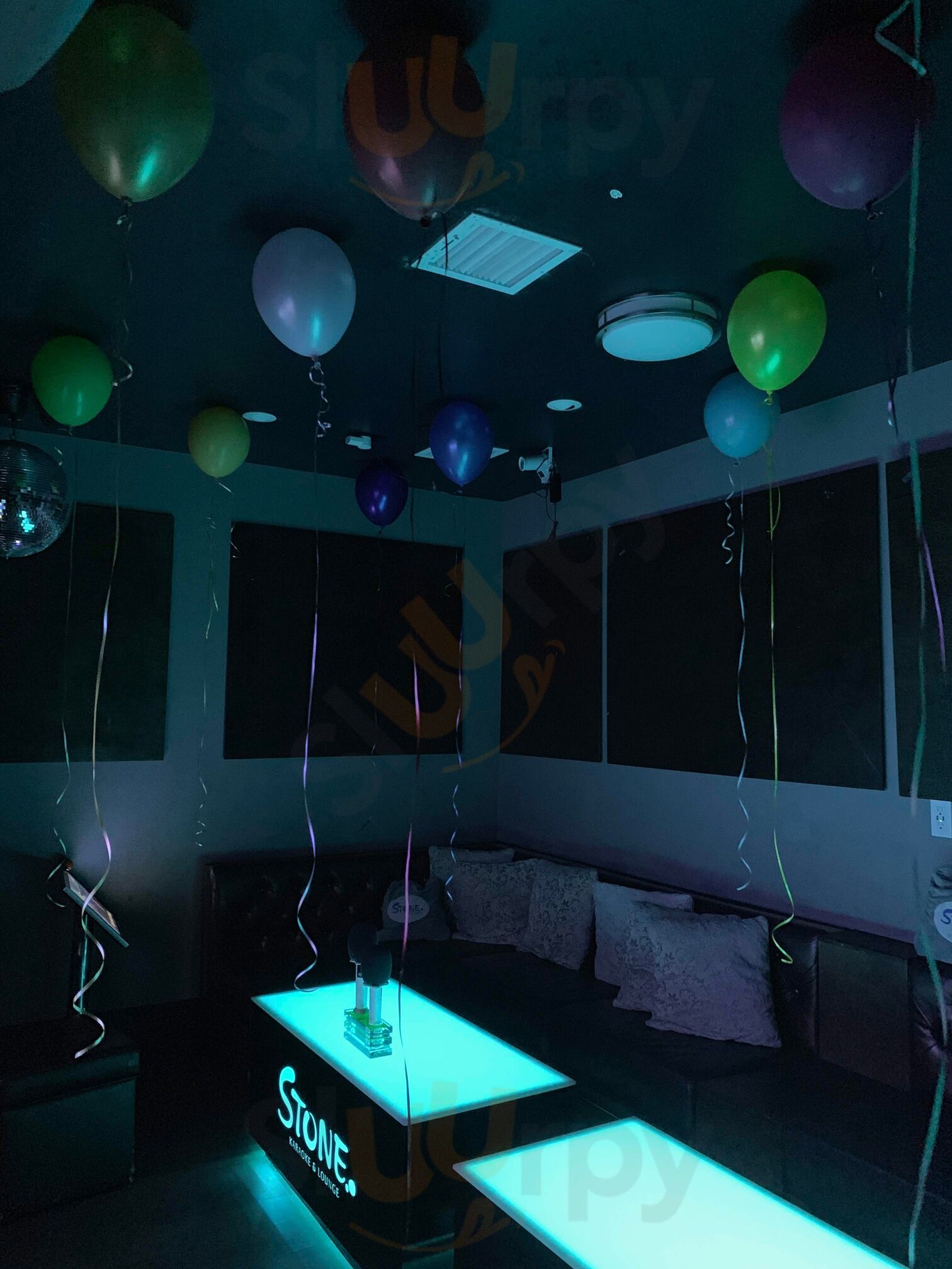 Stone Karaoke And Lounge