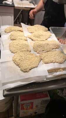 Tornado's Grub And Pub