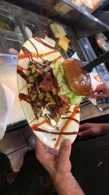 Tornado's Grub And Pub