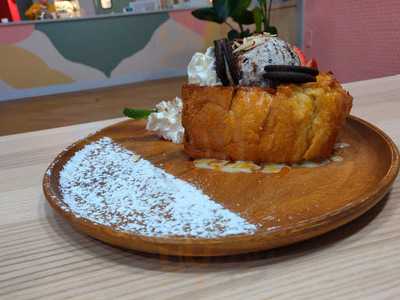 I Am Frozen Dessert Cafe