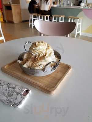 I Am Frozen Dessert Cafe