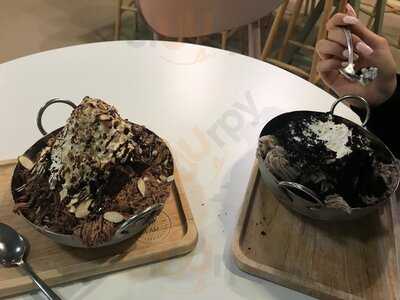 I Am Frozen Dessert Cafe