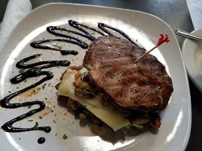 La Rouge Restaurant & Lounge