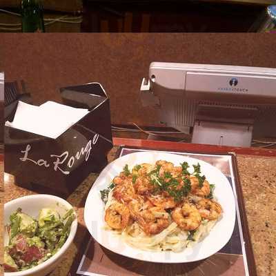 La Rouge Restaurant & Lounge