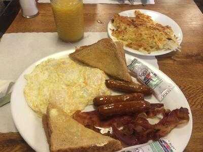 Crack'd Pot Restaurant & Bakery