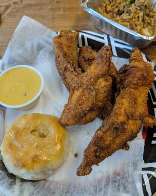 Aamani's Smokehouse Pizzeria