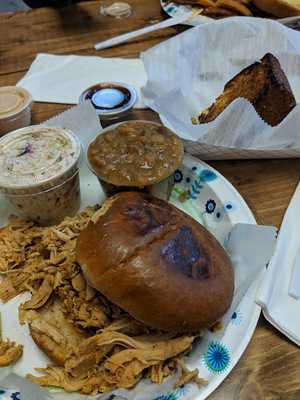 Aamani's Smokehouse Pizzeria