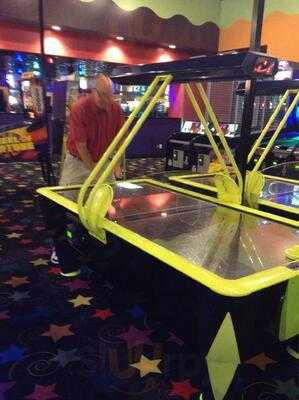 John's Incredible Pizza - Beaverton