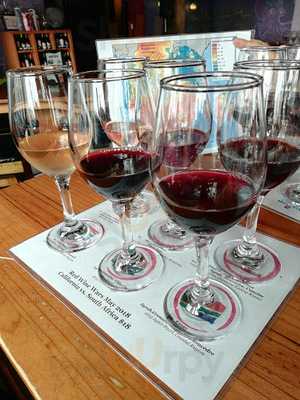 Vintura Tasting Room & Wine Rack