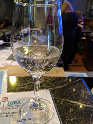 Vintura Tasting Room & Wine Rack