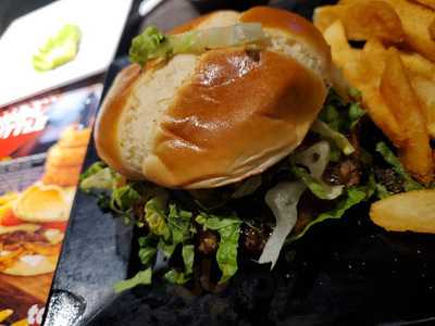 Red Robin America's Gourmet Burgers And Spirits