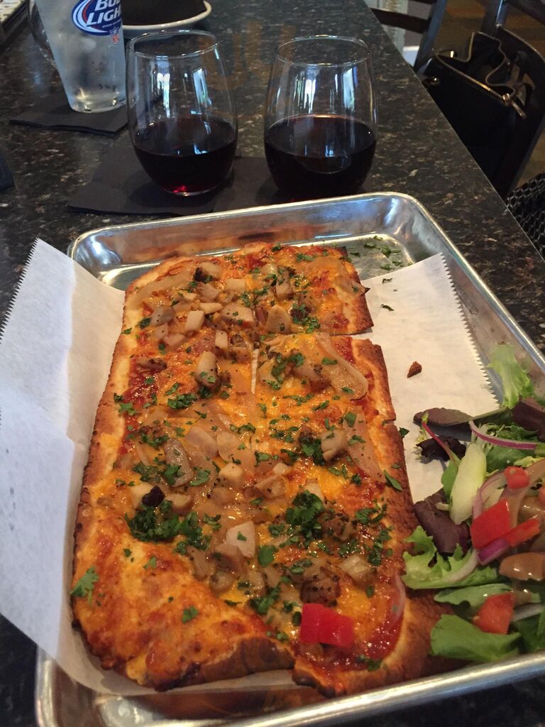 Free House American Eatery & Pub