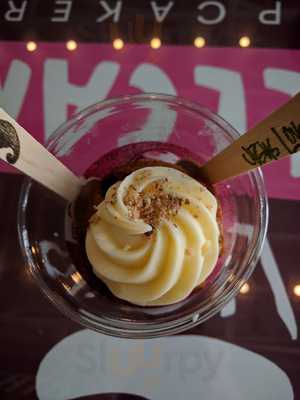 Smallcakes Cupcakery