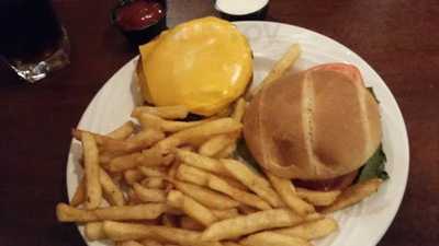 Castaways Bar And Grill