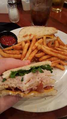 Castaways Bar And Grill