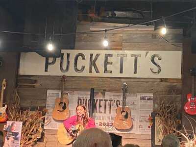 Puckett's Gro. & Restaurant
