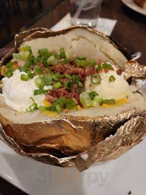 Montana's Rib And Chop House