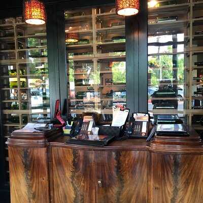 Mama Stortini's Restaurant & Bar