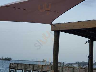 Crab Stop Seafood Bar & Grill - Vero Beach