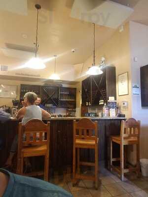 Luna Rossa Winery & Pizzeria