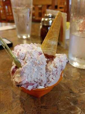 Luna Rossa Winery & Pizzeria