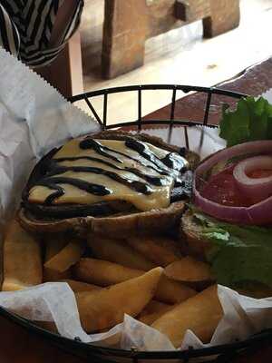 Mccreary's Irish Pub & Eatery