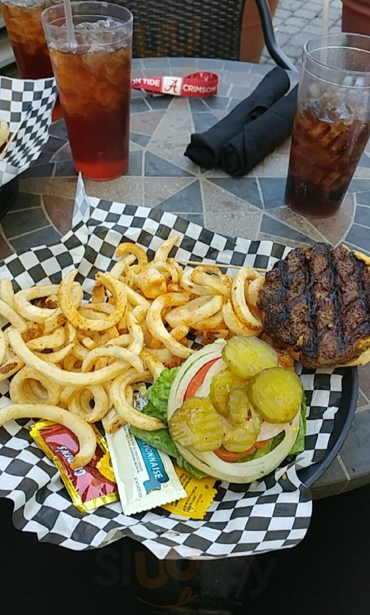 The Bunganut Pig Bar & Restaurant