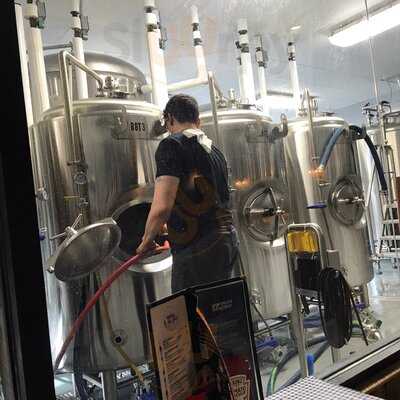 Backyard Brewery & Kitchen