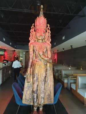 Moon Thai & Japanese