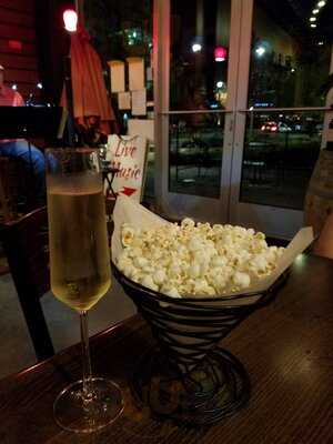 Reds Wine Bar & Craft Beers