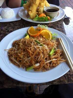 Naiya Japanese Thai Sushi