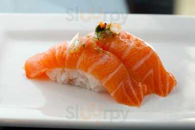 Mikuni Japanese Restaurant & Sushi Bar